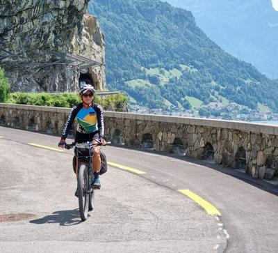 Autora Ana Melão anuncia lançamento do livro “De Bike - Por Cantos e Recantos” na capital baiana