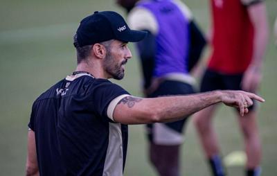 Sob comando de técnico interino, Vitória se reapresenta visando o Atlético-GO