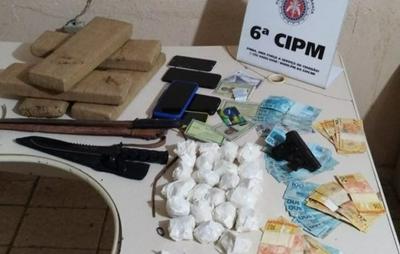 PM prende 3 no interior baiano com pistola, drogas e R$ 7 mil em espécie