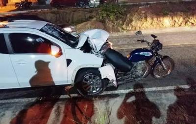 Mulher morre após motocicleta ser atingida por carro no interior baiano