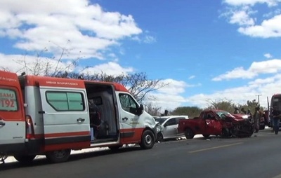 Condutor morre e três ficam feridos em batida em trecho da Estrada do Feijão