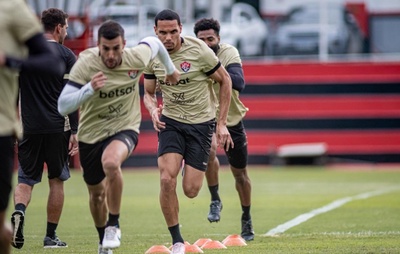 Vitória finaliza terceiro dia de preparação para partida contra o Vasco