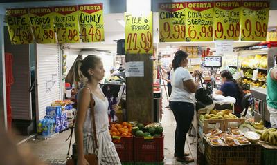 Renda bate recorde com emprego aquecido e Bolsa Família ampliado em 2023, aponta IBGE