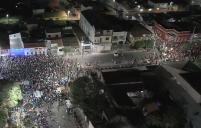 VÍDEO: Situação e oposição em Xique-Xique marcam inauguração de comitês no mesmo local e horário