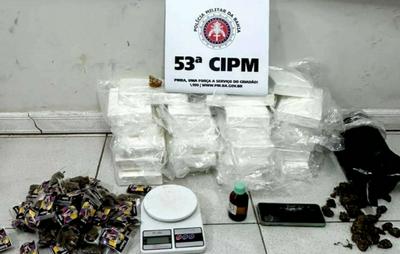 Em Mata do São João, PM apreende 22 tabletes de cocaína escondidos em mala