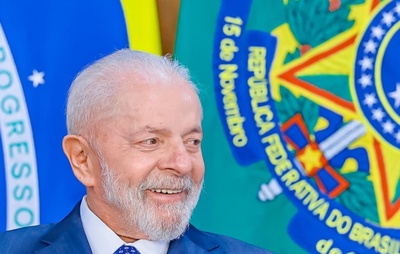 Lula diz que "não está para brincadeira" contra quem provoca incêndios no Brasil em encontro com chefes de Poderes