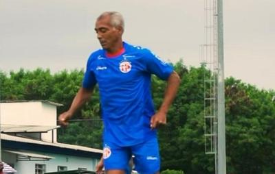 Romário brinca com cansaço após 1º treino pelo América-RJ: "A marca vem me buscar"