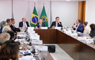 Barroso diz no Palácio do Planalto que vai mobilizar juízes para acelerar julgamentos de quem comete crimes ambientais