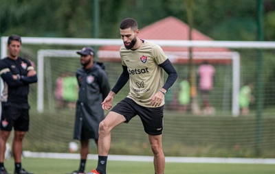 Vitória finaliza terceiro dia de preparação com foco em posse de bola e transição