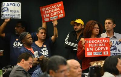 Justiça suspende acordo do governo com sindicato que daria fim à greve dos professores federais