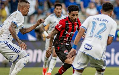 Vitória perde para o Cruzeiro e segue sem vencer no Brasileirão