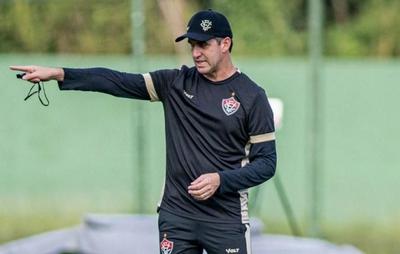 Com Iury Castilho e Rodrigo Andrade, Vitória começa preparação para encarar o Vasco