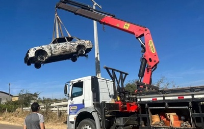 Carro pega fogo na BA-156 em Caetité