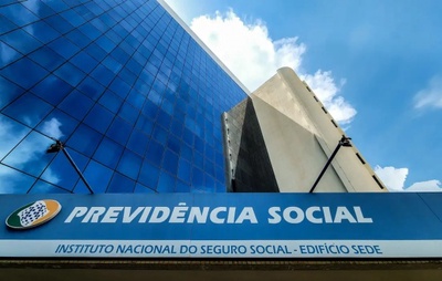 Planalto recebe servidores e se propõe a intermediar impasse sobre fim da greve do INSS