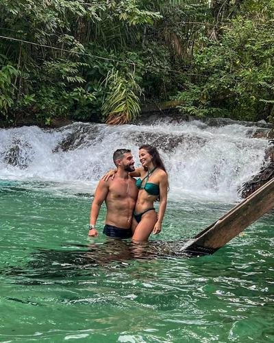 Maurício Leiro e Taryn Abreu curtem viagem com amigos para o Tocantins