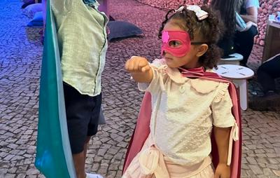 Filha de Léo Santana e Lore Improta, Liz, chama atenção em aniversário da filha de Zé Felipe e Virginia