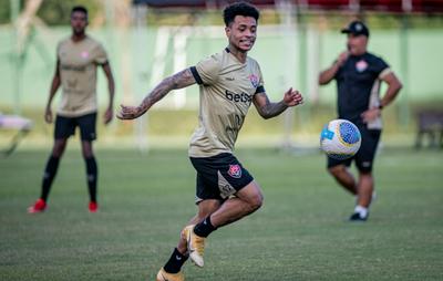 Vitória realiza treino e Léo Condé começa a montar a equipe para enfrentar o Vasco