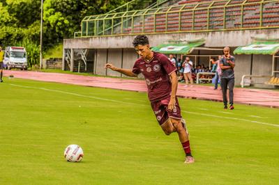 VÍDEO: Lateral decide vitória do Jacuipense no Baiano Sub-20 com gol olímpico