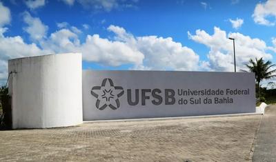 Homem é preso ao se passar por professor em universidade na Bahia