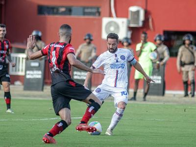 Faltou tranquilidade ao Vitória no momento de pressão, diz Wagner Leonardo após empate no Ba-Vi