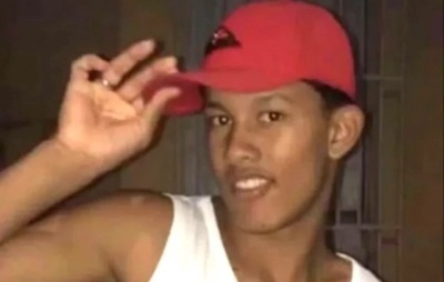 Mãe de adolescente morto durante “pegadinha” de assalto em Feira busca resposta de polícia