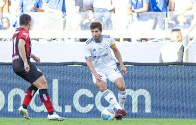 Jogadores foram comunicados sobre a venda da SAF do Cruzeiro antes de jogo contra o Vitória