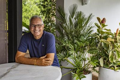 Paisagista Alex Sá Gomes reúne amigos em São Paulo para celebrar aniversário