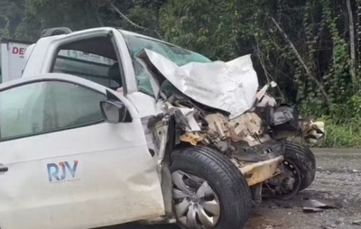 Motorista morre em acidente que envolveu dois carros e uma carreta no Sul baiano