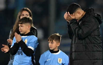 VÍDEO: Suárez se emociona após homenagens em despedida da Seleção Uruguaia