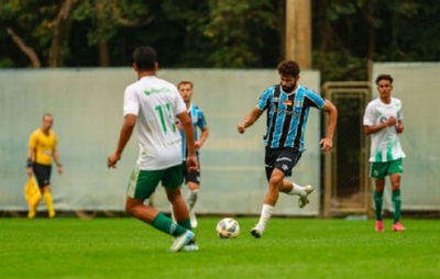 Diego Costa joga no sub-20 do Grêmio e é expulso de campo