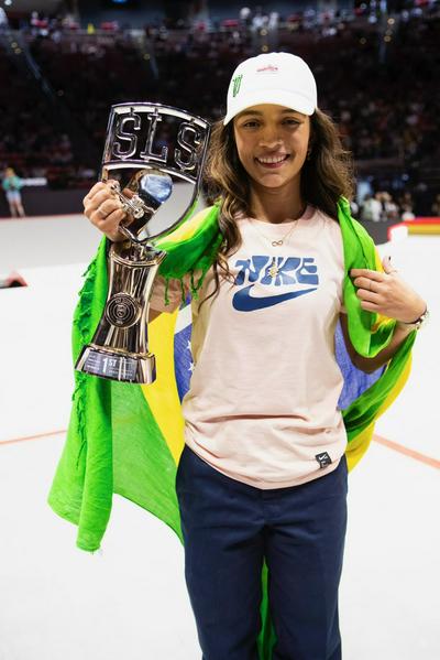 Rayssa Leal conquista etapa de San Diego da liga mundial de skate street