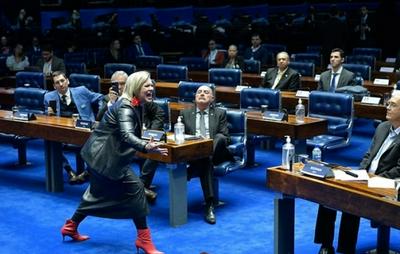 VÍDEO: Debate no Senado sobre assistolia fetal é marcado por “teatro” com falas de um feto durante o aborto