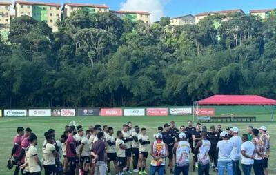 Torcida Organizada do Vitória se reúne com jogadores e comissão técnica