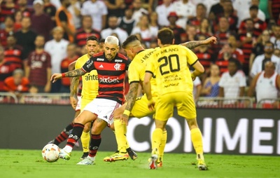 Tite respeita xingamento no Flamengo e promete gol na volta: 'Me cobrem'