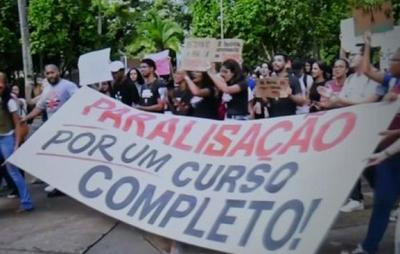 Estudantes de Medicina Veterinária da UESC protestam por falta de materiais para aulas práticas