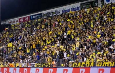 Líder da série B coloca quase 20% da população no estádio