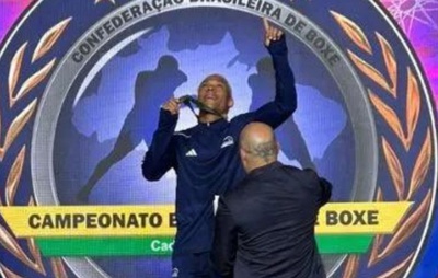 Samuel Rosa se torna tetracampeão brasileiro de boxe e percorre cidade de Itabuna em carro de bombeiros