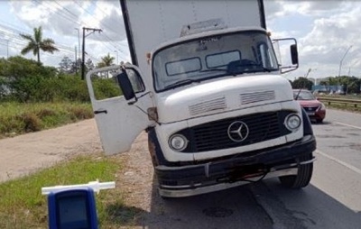 Motorista é preso após ser flagrado em zigue-zague em trecho da BR-324 de Feira