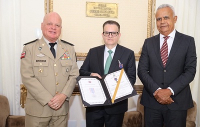 Desembargador César Jatahy é homenageado com medalha da Ordem do Mérito da Polícia Militar