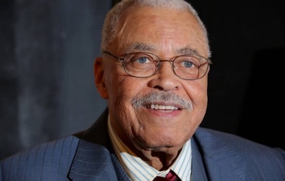 Morre James Earl Jones, voz do Darth Vader e Mufasa, aos 93 anos