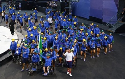 Delegação Brasileira desfila na abertura dos Jogos Paralímpicos de Paris 2024