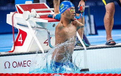 Gabrielzinho quebra recorde mundial e classifica-se para a final dos 150 medley SM2