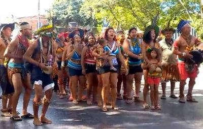 Indígenas Pataxó formam bloqueio na BR-367 em protesto contra reintegração de posse