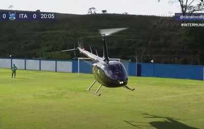 VÍDEO: Para embarque de deputado, helicóptero pousa no gramado e interrompe partida do intermunicipal