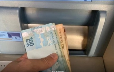 Homem vai a banco na Bahia, encontra R$ 2,4 mil e devolve dinheiro para verdadeiro dono