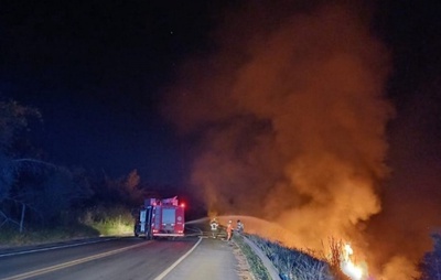 Motorista morre após caminhão-tanque pegar fogo em trecho da BR-101 na Bahia