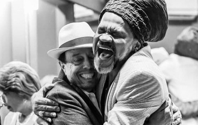 Carlinhos Brown presta homenagem a músico Sérgio Mendes: “Legado Brilhante”