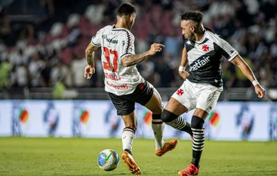 "Vasco precisa saber terminar as partidas", diz Payet após triunfo sobre o Vitória